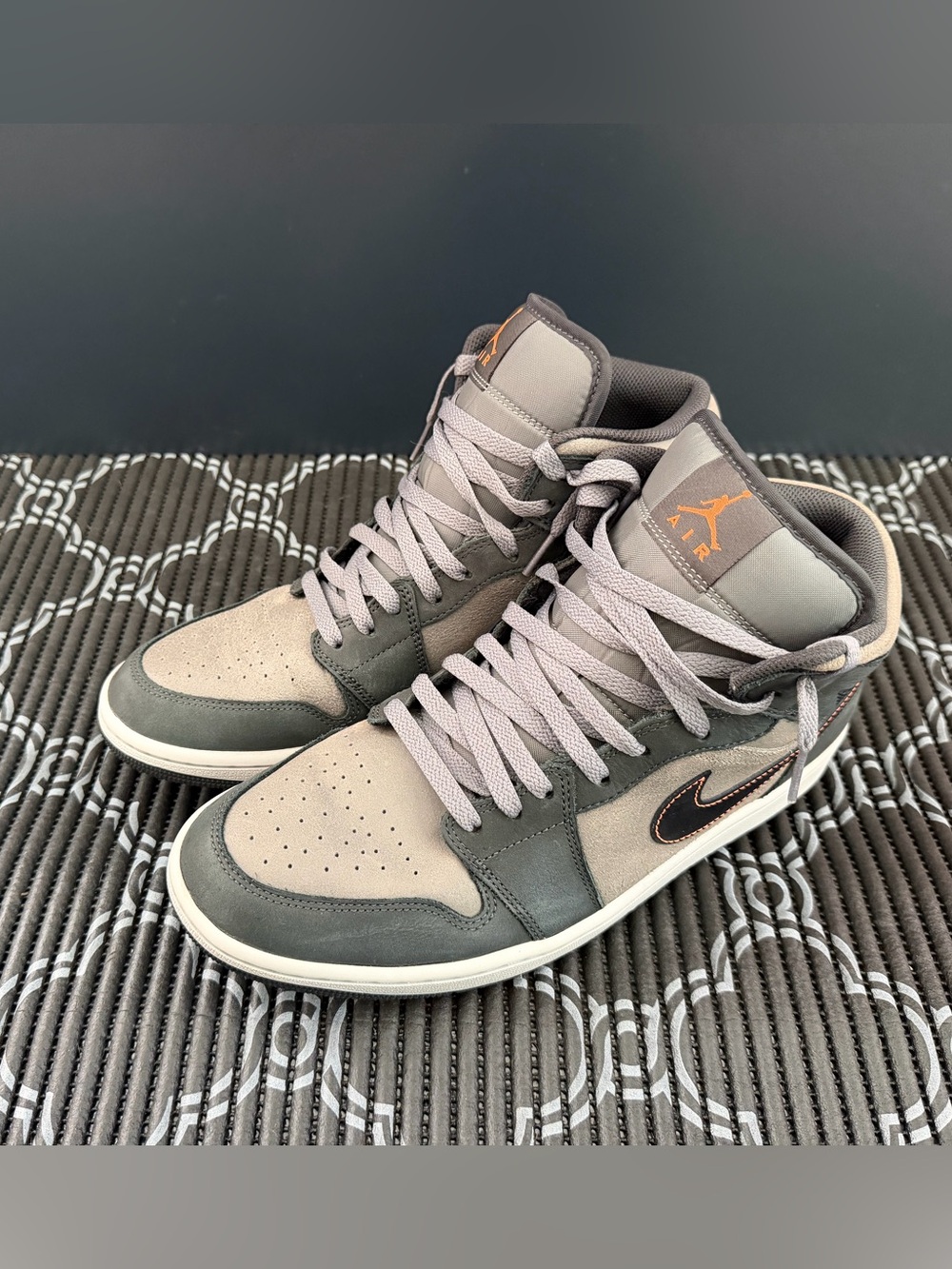 Men’s Jordan 1 Mid SE (Night Stadium) FQ8338-017